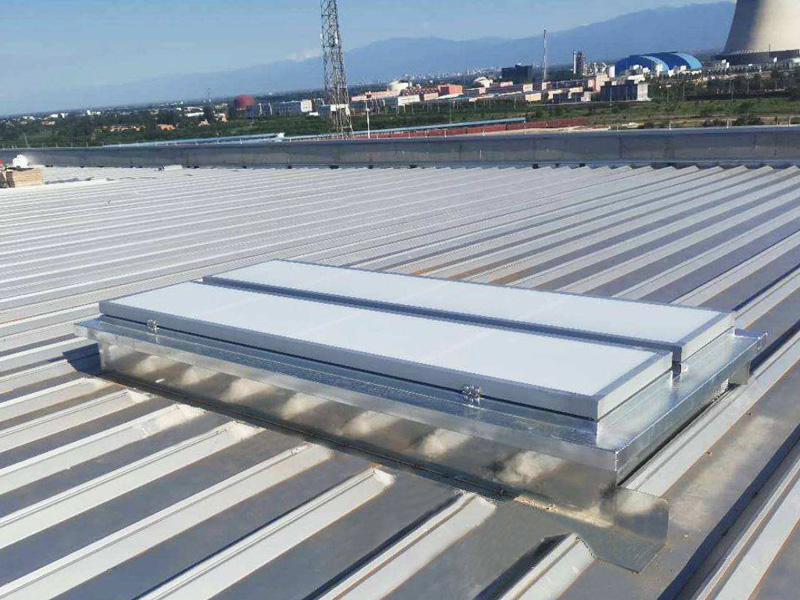 
一字型電動(dòng)采光排煙天窗
